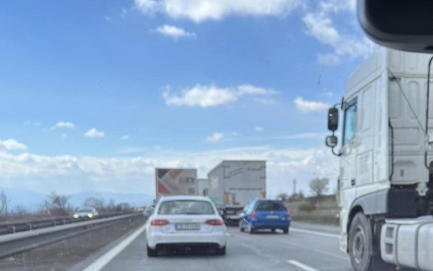 Адско задръстване на "Ботевградско шосе" заради катастрофи