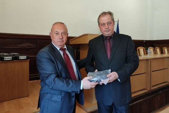 Зам.-министърът на МВР връчи нови служебни пистолети и електропреносими прибори в ОДМВР-Кърджали