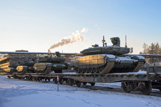 Русия е доставила стотици нови танкове в зоната на бойните действия