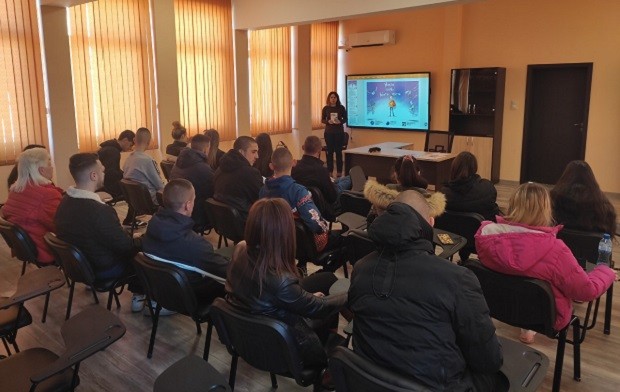 КНСБ - Габрово запознава ученици с техните права на работното място