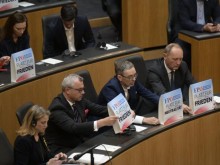 Австрийската опозиция напусна парламента заради реч на Зеленски