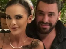 Мария с пръст в уста при развод