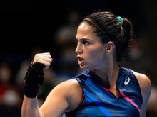 Шиникова продължава на четвъртфинал в Тунис