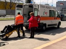 В болница е неопитната дама, забила БМВ-то в уличен стълб в Пловдив