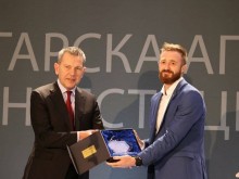 Министър Тодоров връчи отличието за успешен стартъп на церемонията "Инвеститор на годината"