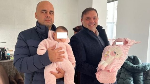 Разследването за разменените бебета в столичната болница Шейново се размотава  Заедно