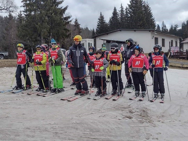 139 деца преминаха през "Научи се да караш ски" в Пампорово