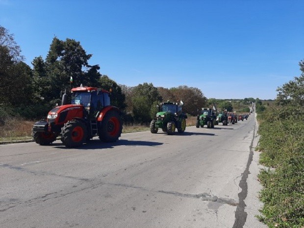 Земеделци с протестно шествие по път Е – 79