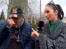 Репортерка попита хора на улицата кой лъже повече, някои си признаха