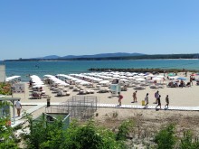 По-скъпи чадъри и шезлонги по Черноморието това лято