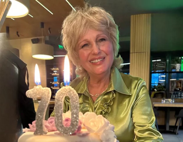 Майката на Глория отпразнува 70-годишнината си с изискано парти.Стефка Пенева,