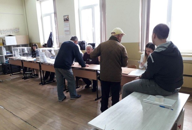 "Галъп": 35.1% избирателна активност към 19.00 ч.