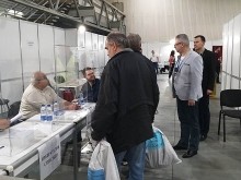 Първите чували с изборни книжа вече пристигнаха в РИК 16 в Пловдив