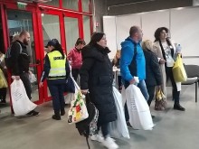 Членовете на секционни комисии вече изпълниха панаирната палата за обработка на резултатите в Пловдив