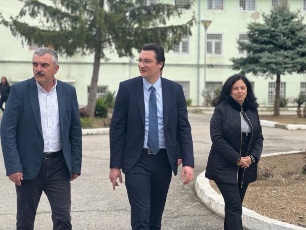 Министър Зарков: Условията в затвора в Сливен отговарят на всички стандарти