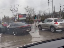 Тежка челна катастрофа между два автомобила в София
