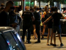Гавриха се с полицаи пред известен нощен клуб в Пловдив