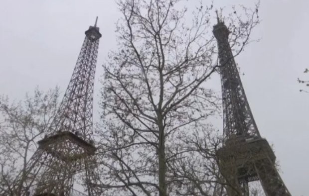 В Париж има нова Айфелова кула. 32-метровата Айфела тежи 23