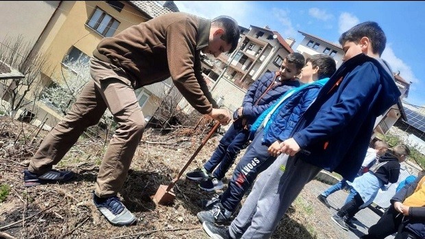 Залесиха парково пространство в Неделино в Седмицата на гората