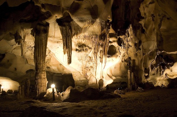 </TD
>Туристическата инфраструктура в района на пещерата Орлова чука“ е в