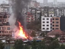 Пожар гори край "Велека" в Бургас