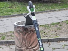 В Пловдив започнаха да хвърлят тротинетки в кошчета за боклук