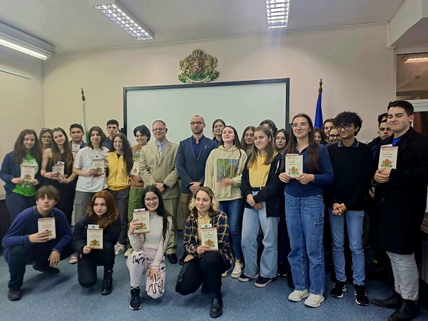 TD Прокурори от Районна прокуратура Пловдив се срещнаха вчера с ученици от