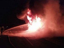 Камион с български номера се е преобърнал и запалил на магистрала в Турция, двама са загинали