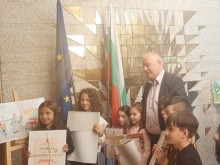 Кметът на Смолян награди победителите в конкурса "С очите си видях бедата"