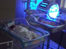 Инцидент в Благоевград: Бебе на 20 дни, прието с жълтеница, а изписано със счупен крак