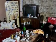 Не сте виждали такова нещо! Блок на ужасите - мъж заплашва с убийство съседи, но това не е всичко
