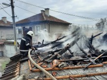 Нашите герои: Пловдивски огнеборци спасиха семейство от Съединение