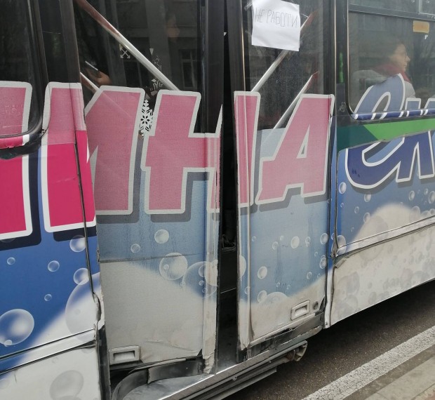 Варненци се возят в разпадащи се автобуси видя Varna24 bg Поредният