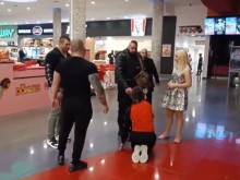 КЗД се самосезира заради скандалния видеоклип в пловдивски мол