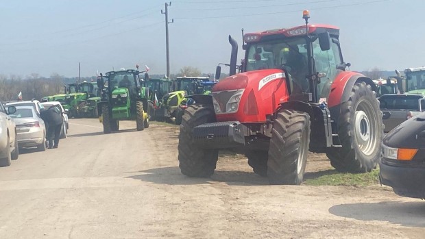 10 зърнопроизводители от Сливен се включиха днес в националния протест на земеделците