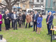 Министър Тодоров присъства на първа копка на паметника на юристите в София