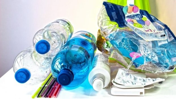 Учени от стартъпа Beehex са открили начин да трансформират пластмасовите отпадъци в