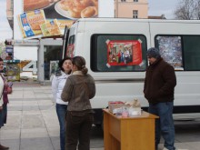 Изследват за СПИН в мобилен кабинет на пл. "Централен"