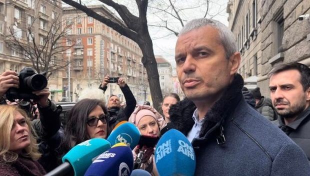 Внесоха подписите за референдума за запазване на българския лев