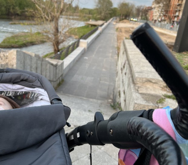 </TD
>В Пловдив, ако си с детска количка - горко ти!