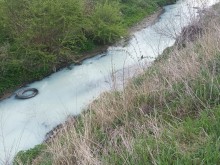 Река в пловдивско село побеля