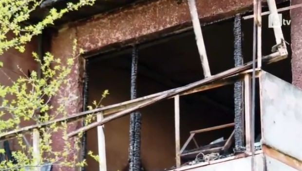 Появиха се първи кадри от изгорелия апартамент във Владиславово, в