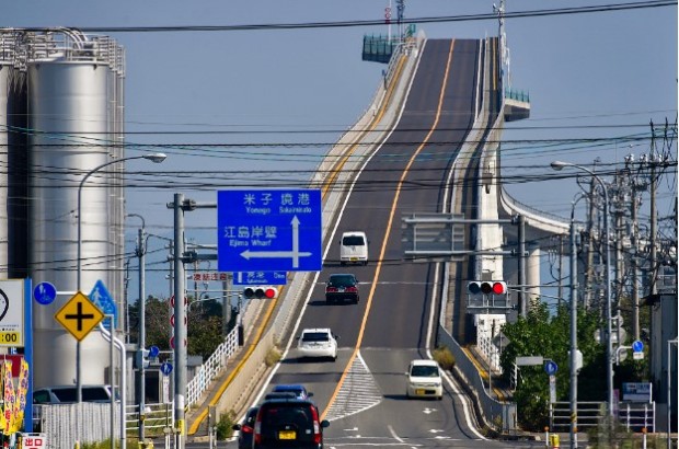 Йошима Охаши е бетонен пътен мост който свързва град Мацуе