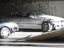 Два автомобила катастрофираха в тунела под Централна поща