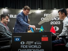 Ян Непомняшчи и Дин Лижън стартираха с реми мача за световната титла по шахмат