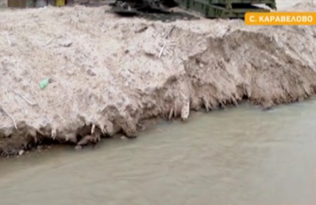 След наводненията: Жители на Каравело недоволни от "парцалив" мост