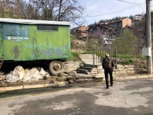 Спряха изтичането на минерална вода по централна улица в Благоевград