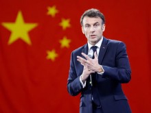Макрон след визитата в Китай: Европа трябва да намали зависимостта си от САЩ