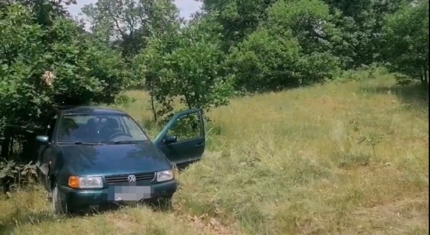 Мъж открадна две коли за една нощ, заряза ги в гората