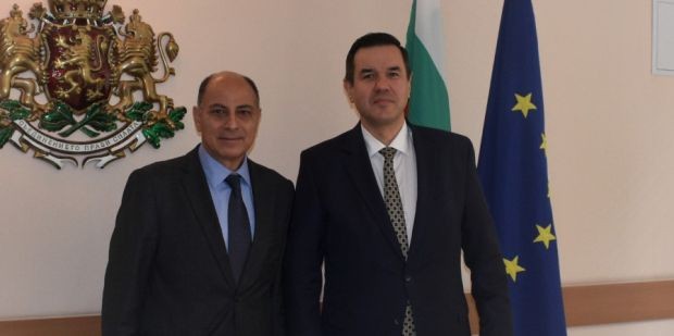 Египет се интересува от опита на България в автомобилната индустрия
